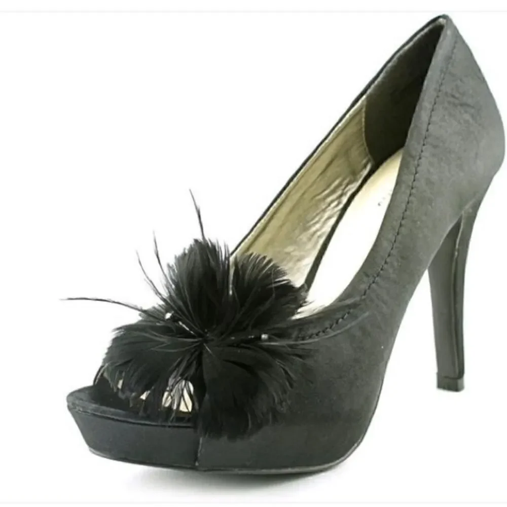 Dolce by Mojo Moxy Black San Diego Peep Toe Heels with Feather Detail size 8.5